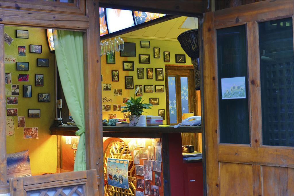 October Inn Lijiang  Esterno foto